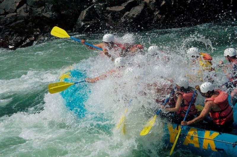 Adrenalinski rafting na reki Soči