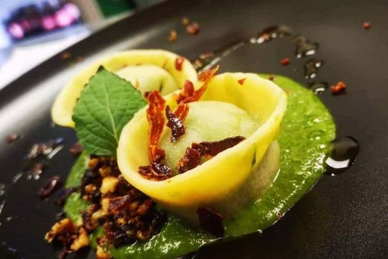 Kulinarično razvajanje z najlepšim pogledom na Blejsko jezero / 2 osebi