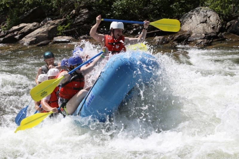 Adrenalinski rafting na reki Soči