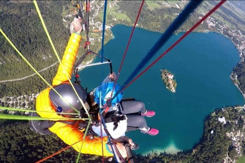 Polet nad Bledom z jadralnim padalom