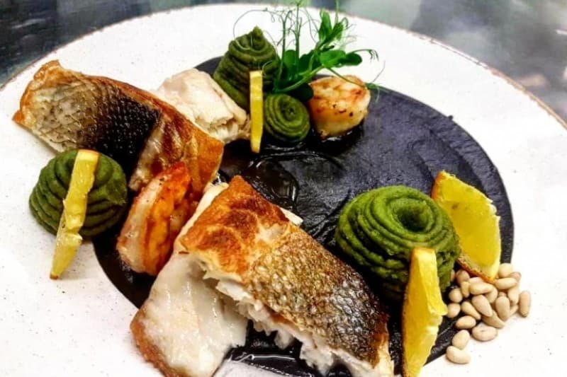 Kulinarično razvajanje z najlepšim pogledom na Blejsko jezero / 2 osebi