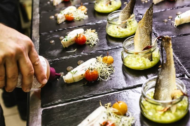 Kulinarično razvajanje z najlepšim pogledom na Blejsko jezero / 2 osebi